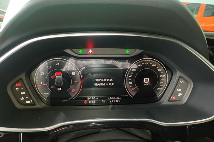 Audi Q3 2024 car image #12