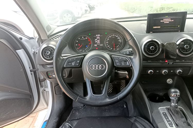 Audi A3 2019 car image #11