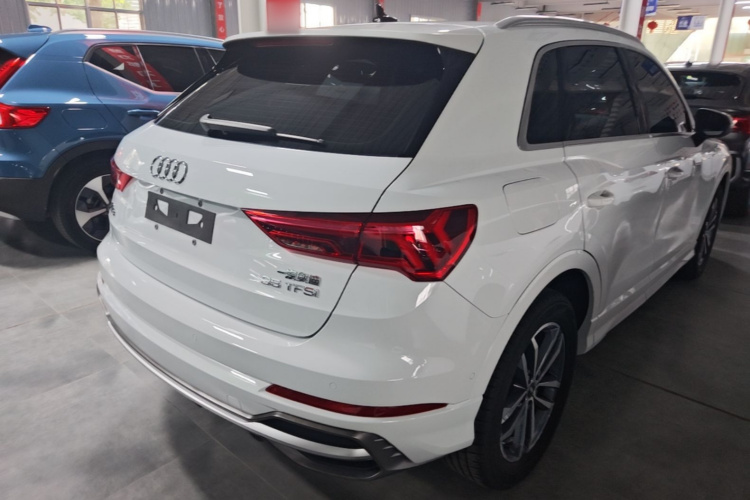 Audi Q3 2021 car image #7
