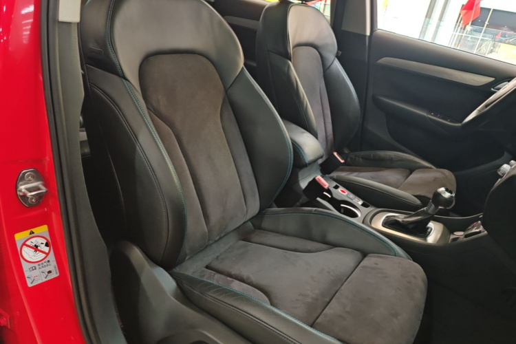 Audi Q3 2017 car image #24