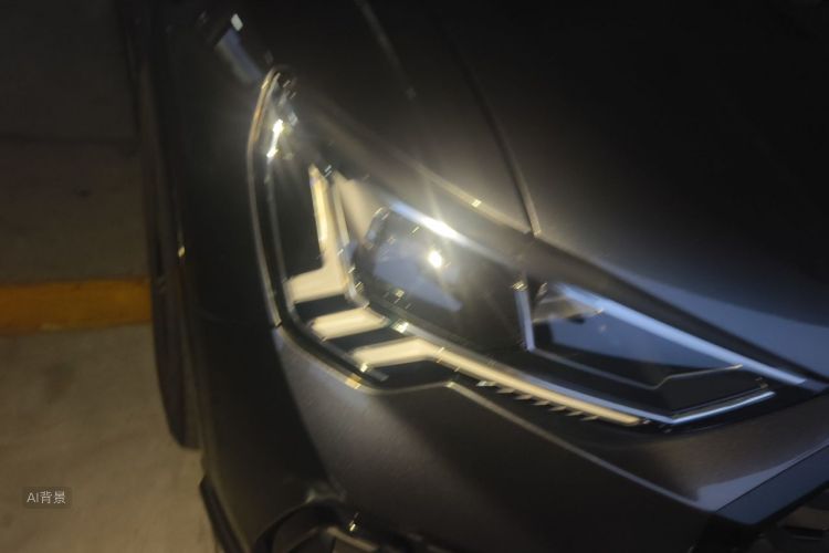 Audi Q3 2022 car image #8