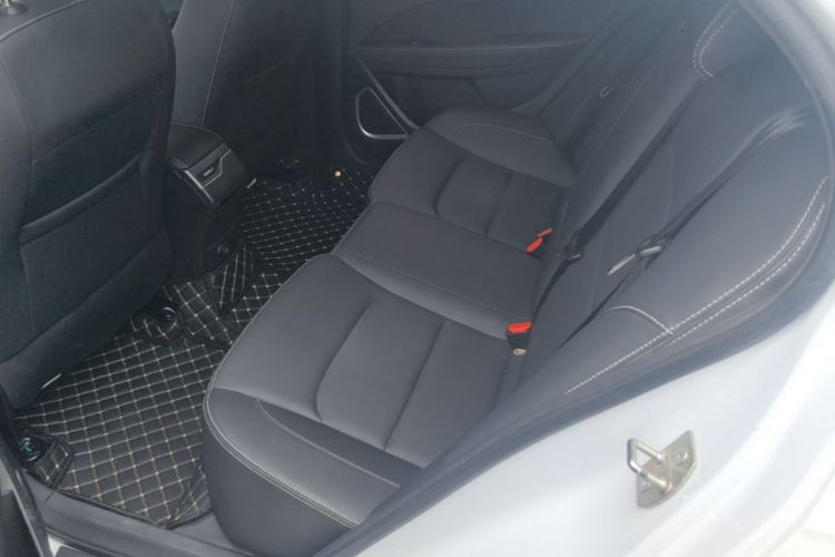 GEELY Emgrand 2019 car image #17