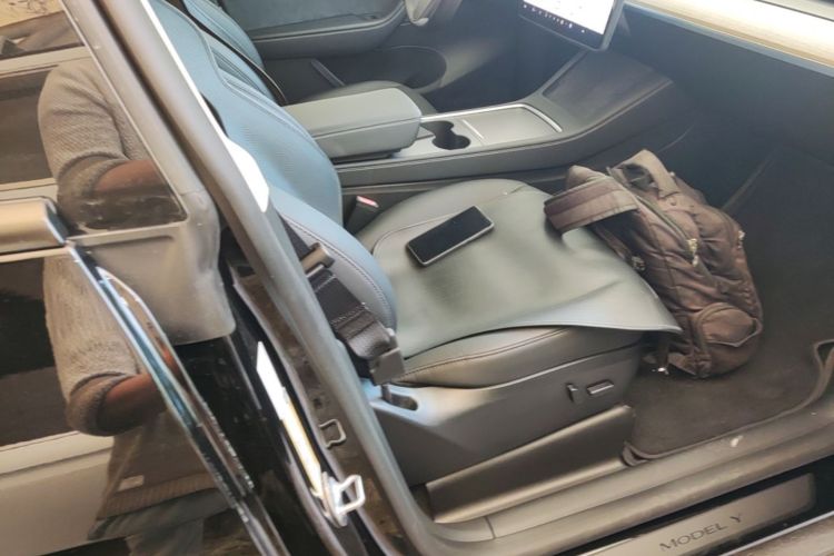 Tesla Model Y 2023 car image #24
