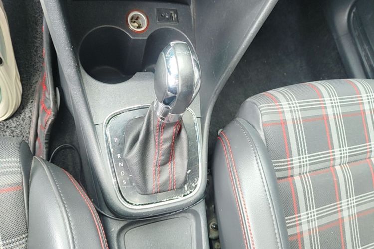 Volkswagen Polo 2017 car image #14