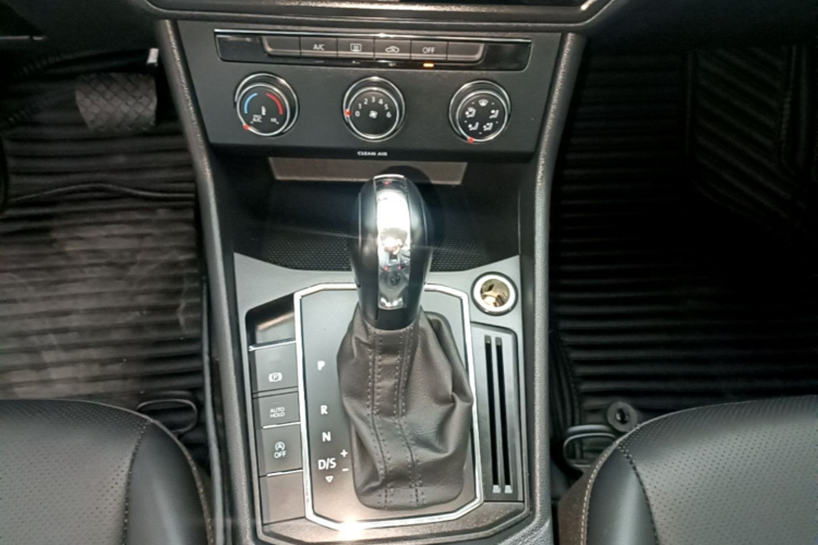 Volkswagen Lavida 2019 car image #14