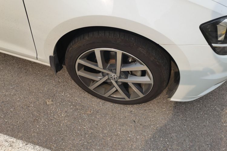 Volkswagen Golf 2019 car image #6