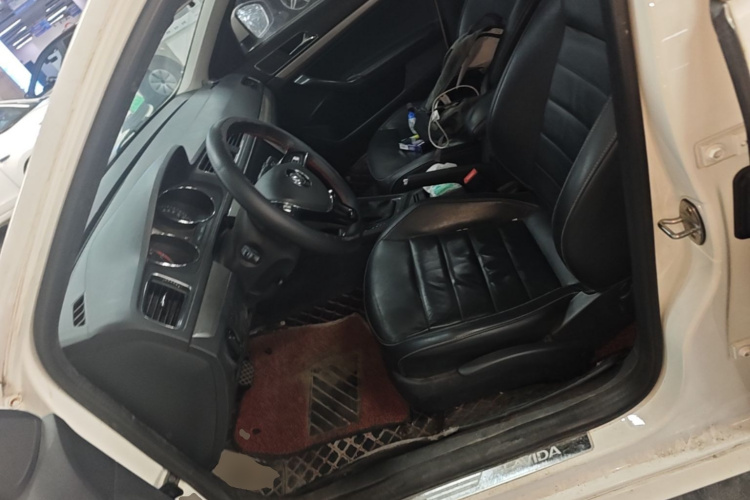 Volkswagen Lavida 2018 car image #15