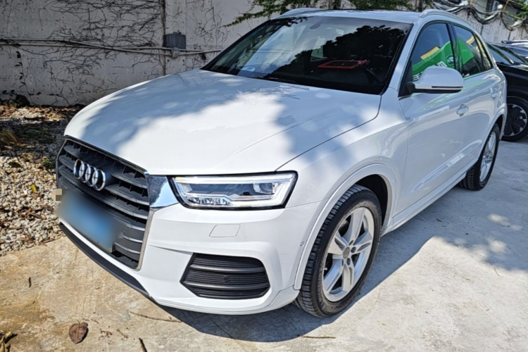 Audi Q3 2017 car image #2