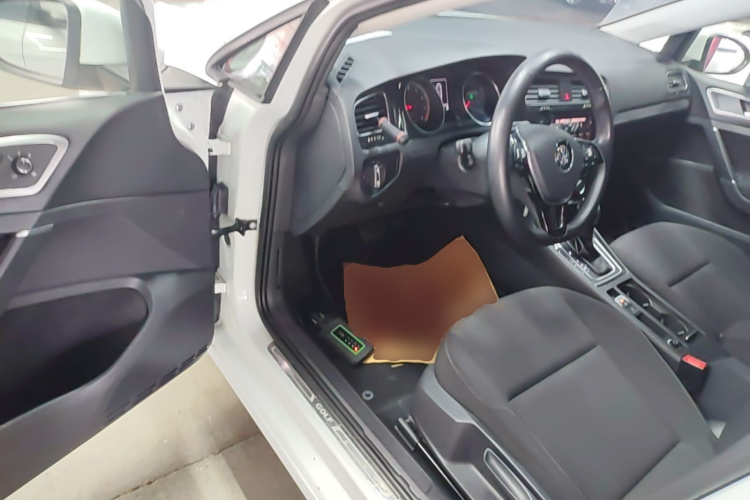 Volkswagen Golf 2019 car image #16