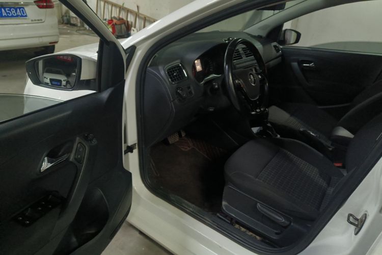Volkswagen Polo 2016 car image #16