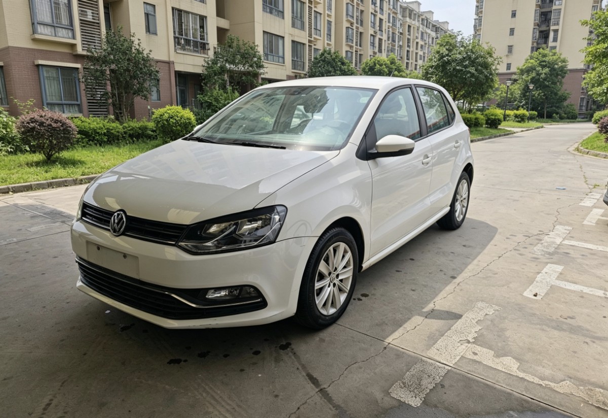 Volkswagen Polo 2014 Volkswagen Polo 2014 car image