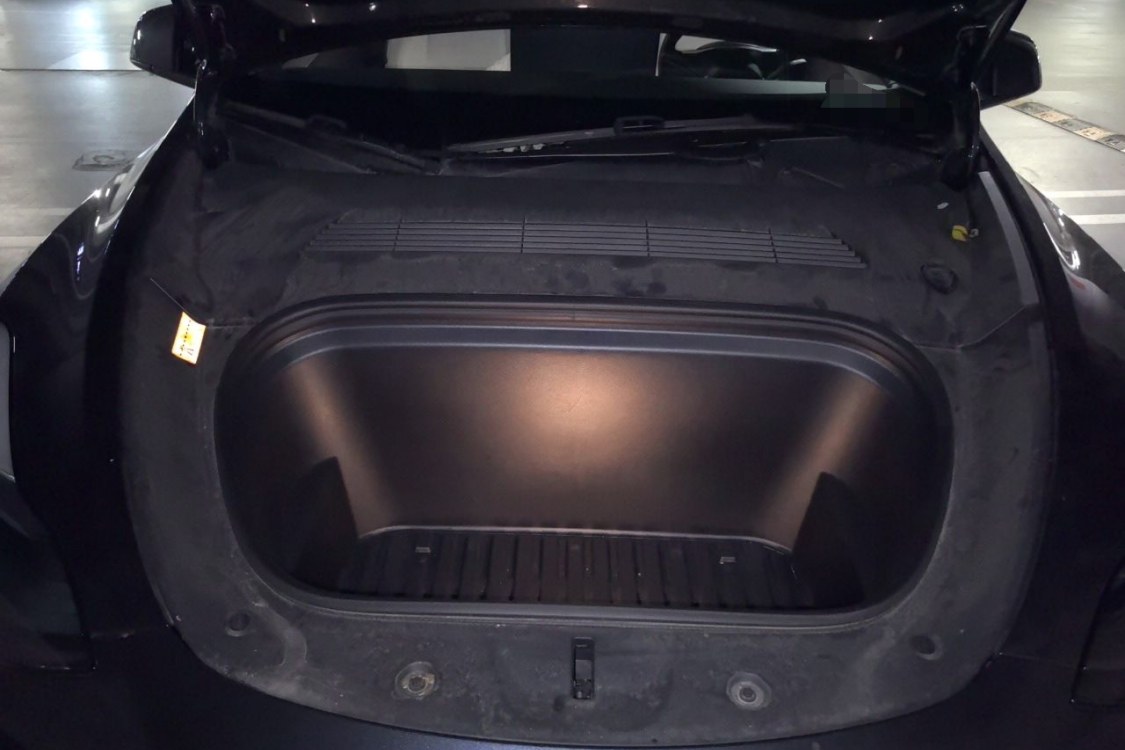 Tesla Model Y 2024 #10 Tesla Model Y 2024 car image #10