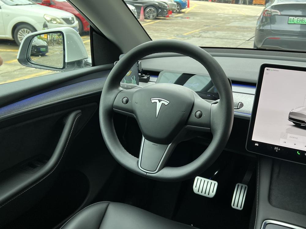 Tesla Model Y 2024 #12 Tesla Model Y 2024 car image #12