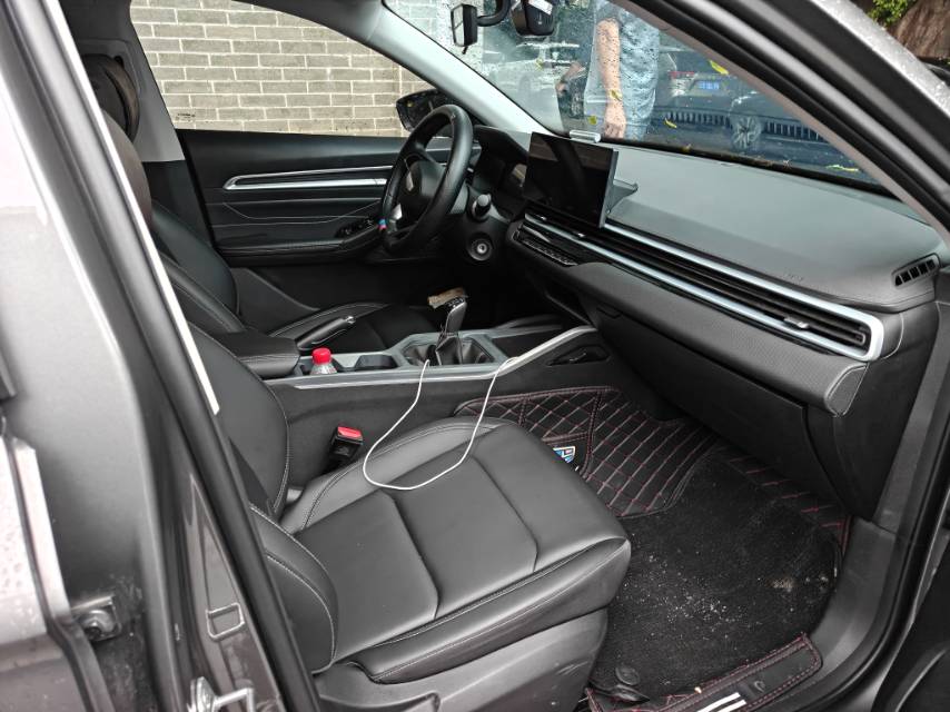 GEELY Emgrand 2026 car image #3