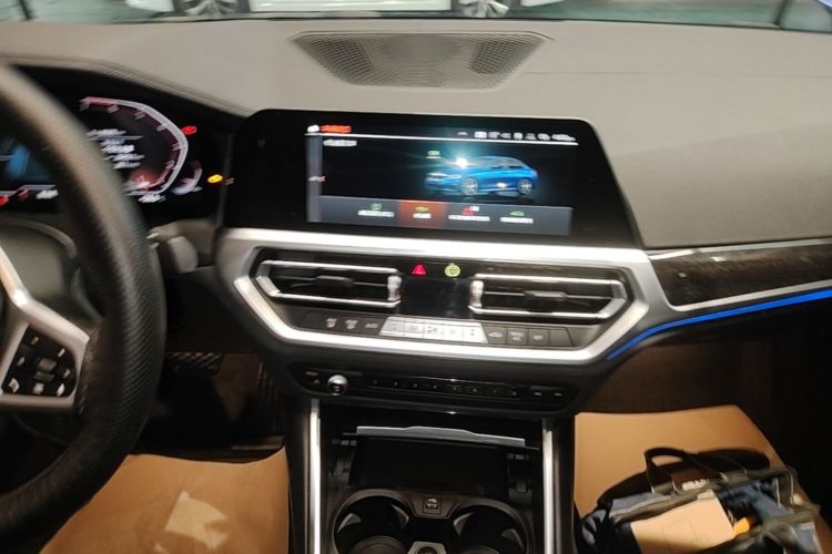 BMW 3 Series 2019 car image #13