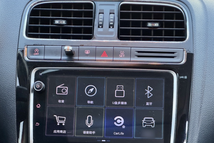 Volkswagen Polo 2018 car image #19