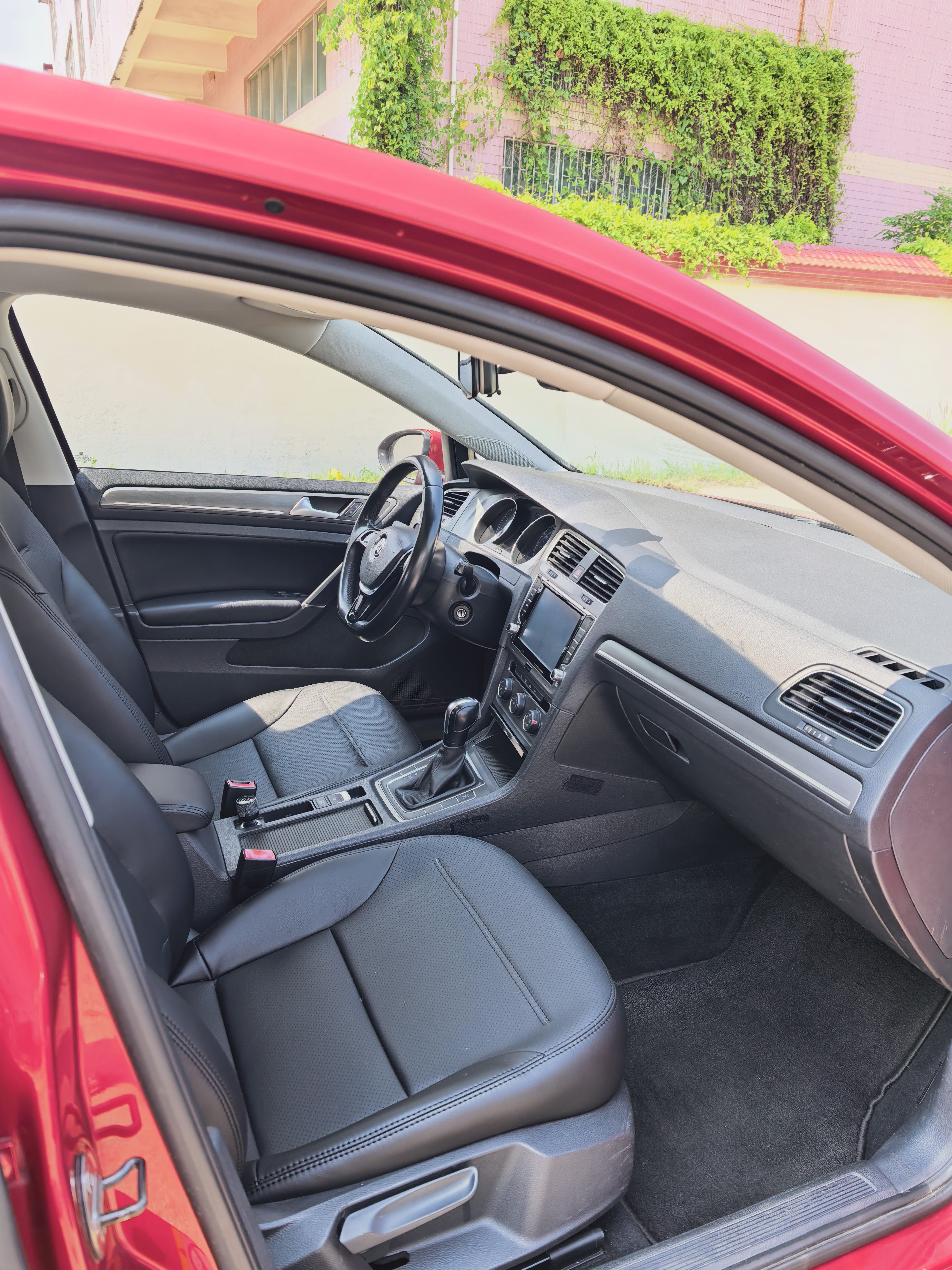 Volkswagen Golf 2014 car image #9