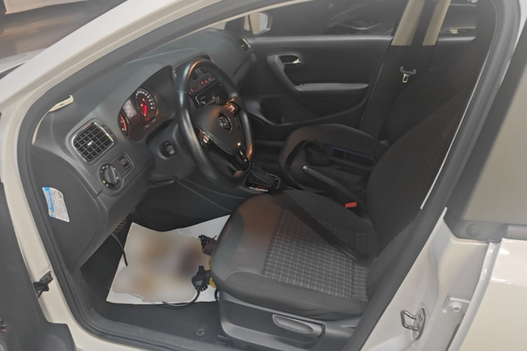 Volkswagen Polo 2018 car image #19
