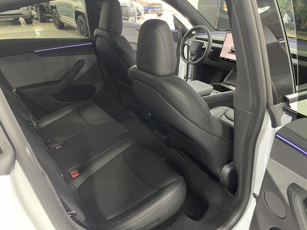 Tesla Model Y 2026 #9 Tesla Model Y 2026 car image #9