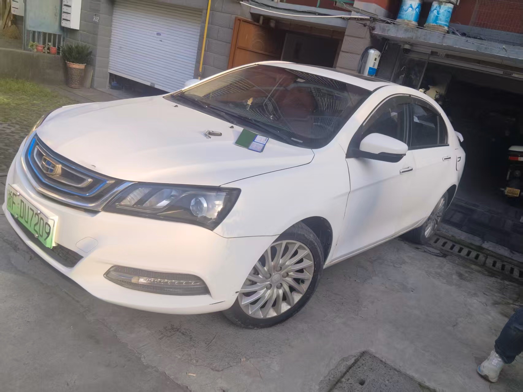GEELY Emgrand New Energy 2017 car image 