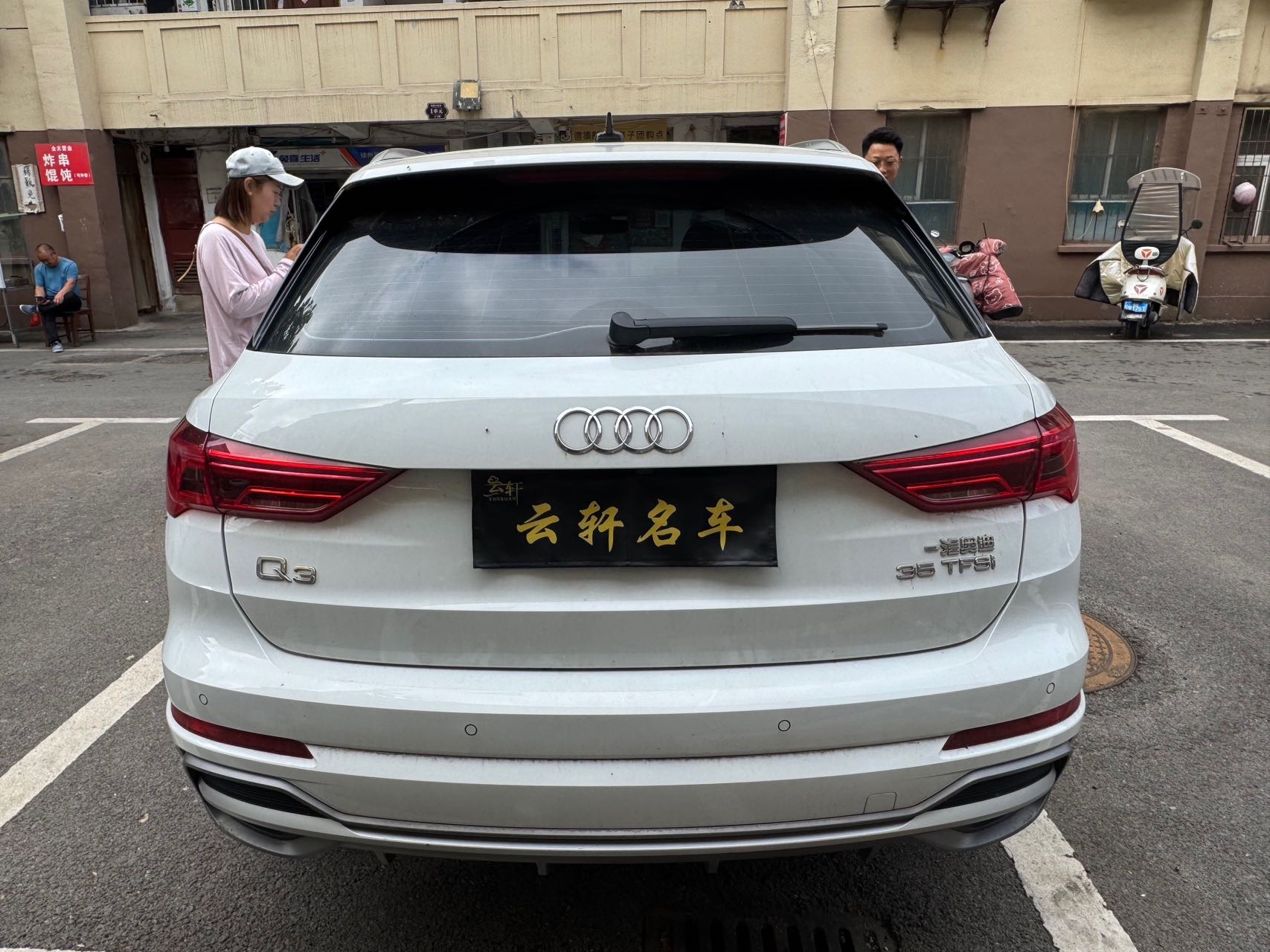 Audi Q3 2023 car image #8