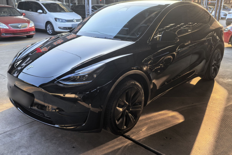 Tesla Model Y 2023 #2 Tesla Model Y 2023 car image #2