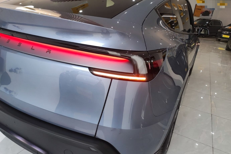 Tesla Model Y 2026 #8 Tesla Model Y 2026 car image #8
