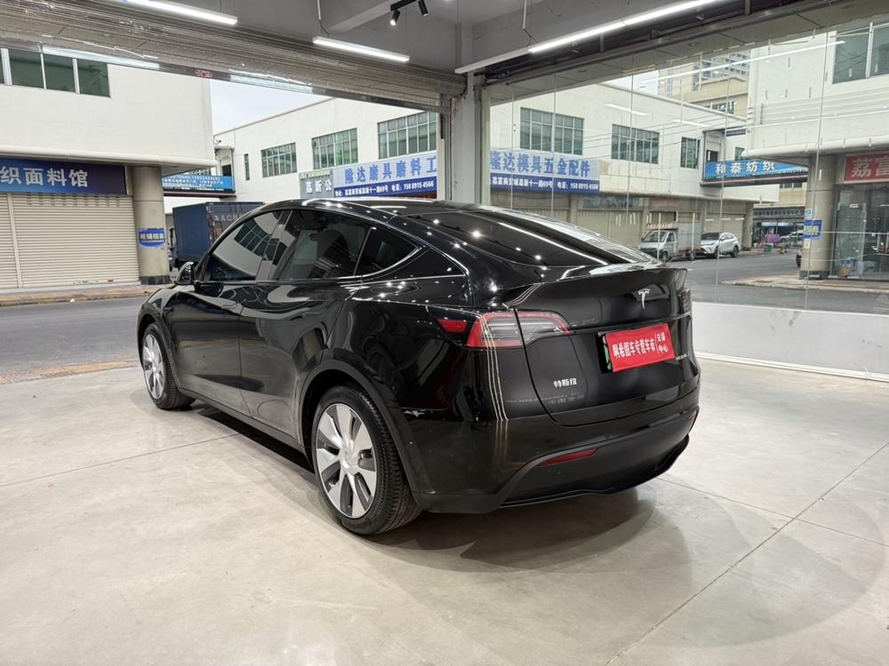 Tesla Model Y 2023 #4 Tesla Model Y 2023 car image #4
