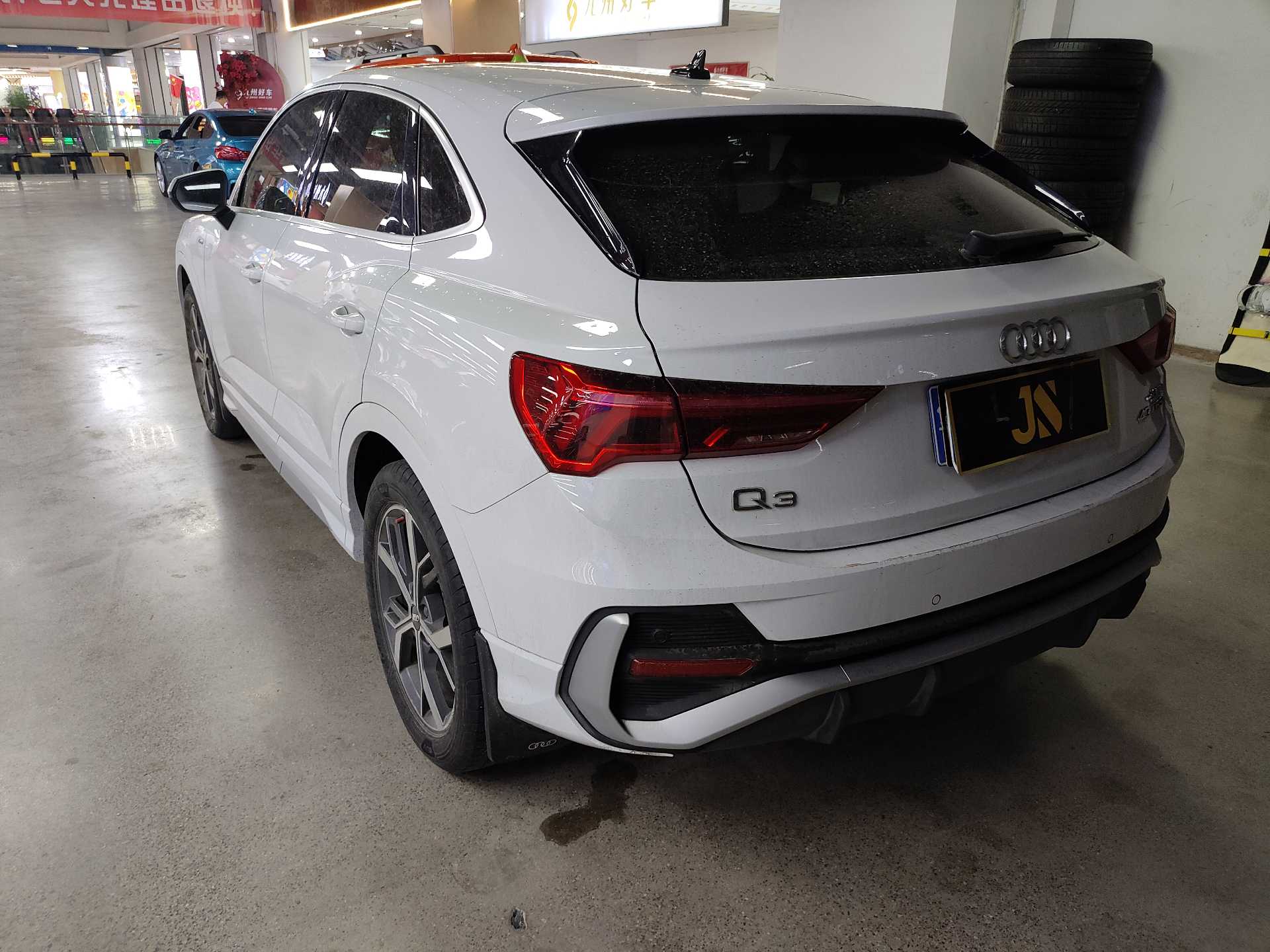 Audi Q3 2021 car image #4