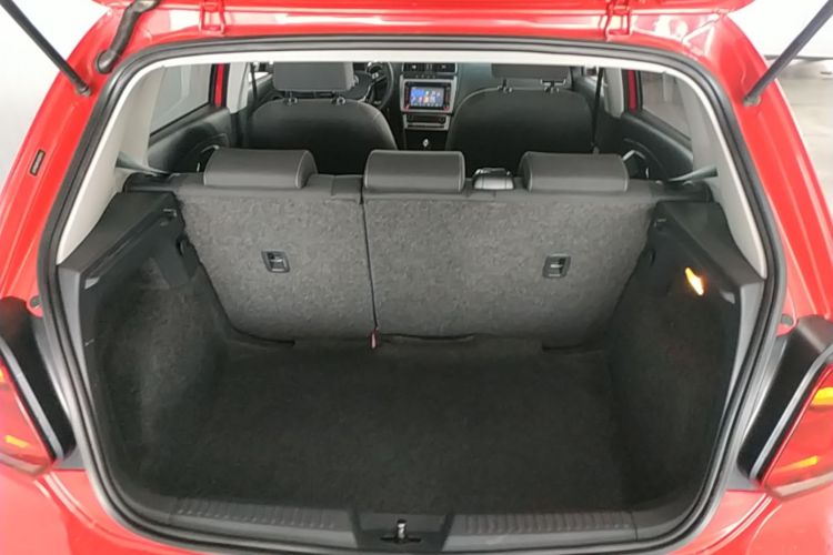 Volkswagen Polo 2015 car image #21