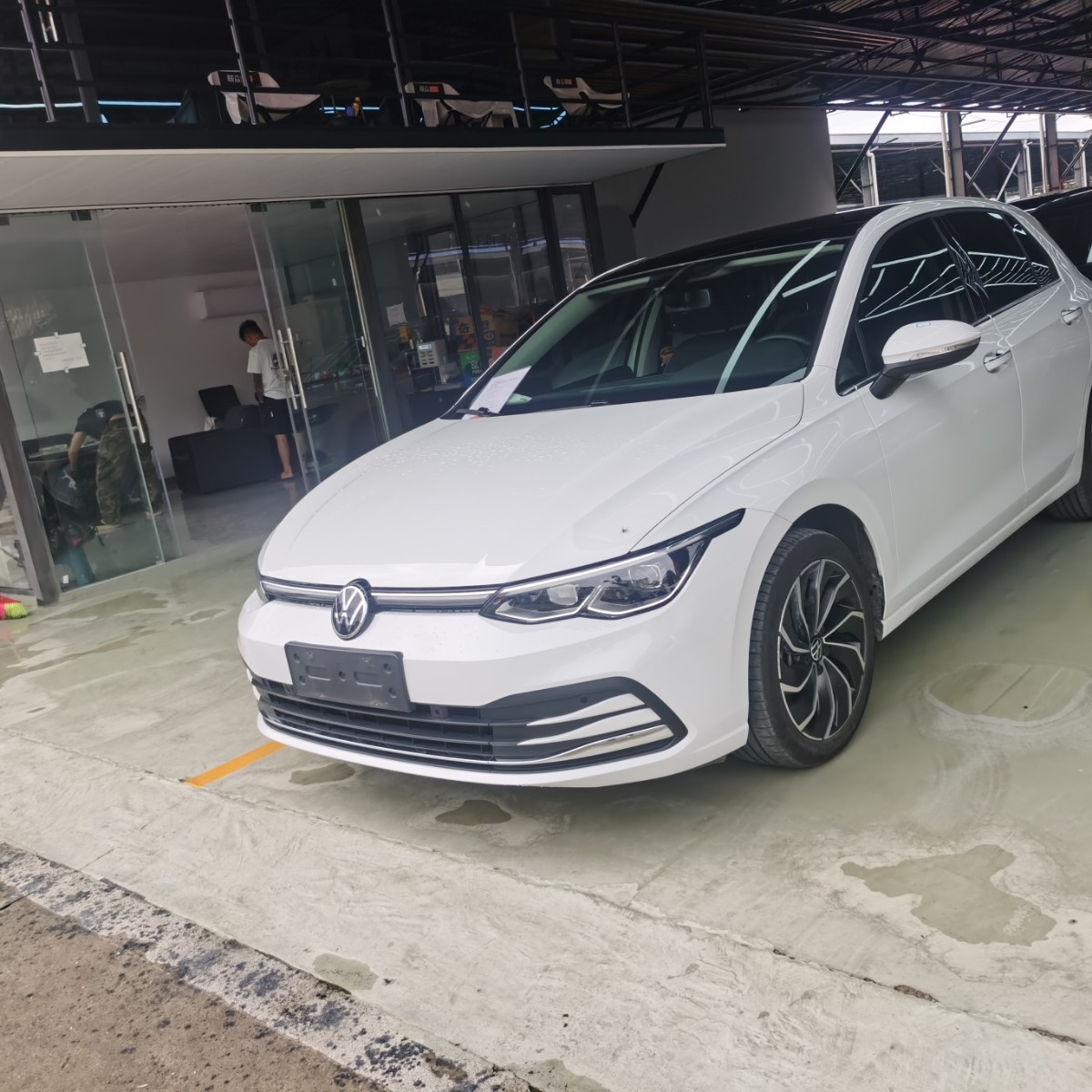 Volkswagen Golf 2022 car image #2