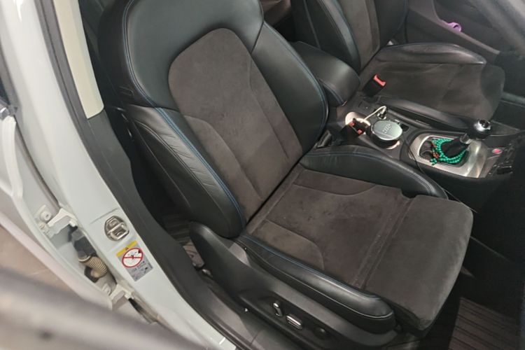 Audi Q3 2017 car image #24