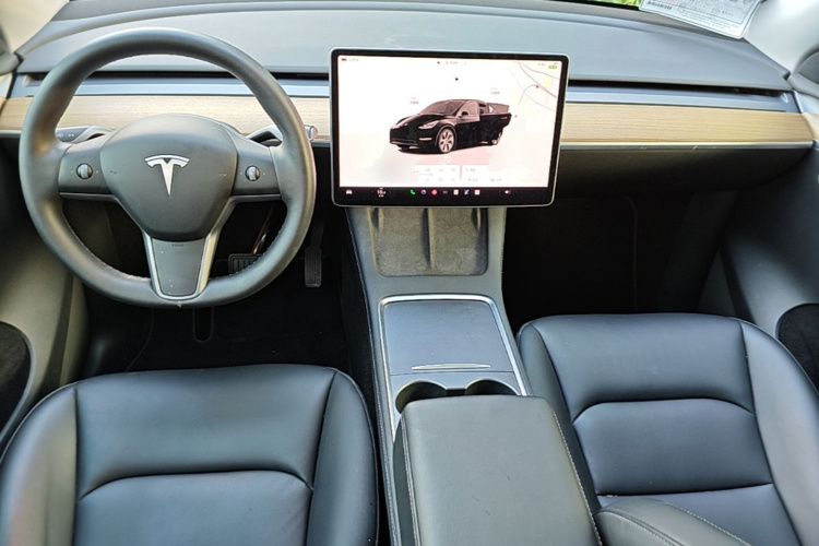 Tesla Model Y 2022 #10 Tesla Model Y 2022 car image #10