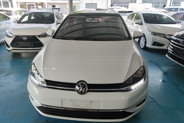 Volkswagen Golf 2018 car image #3