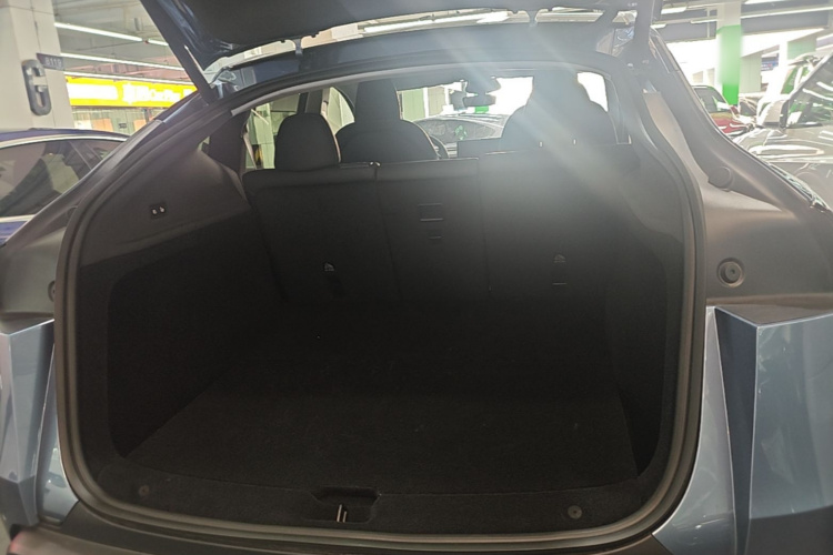 Tesla Model Y 2025 #19 Tesla Model Y 2025 immagine di auto #19