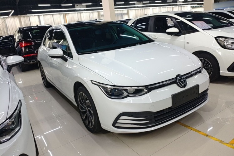 Volkswagen Golf 2022 car image #6
