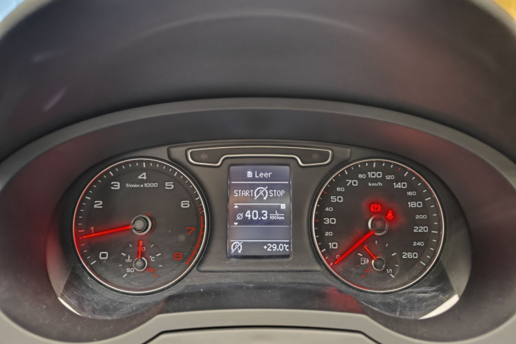 Audi Q3 2016 car image #29