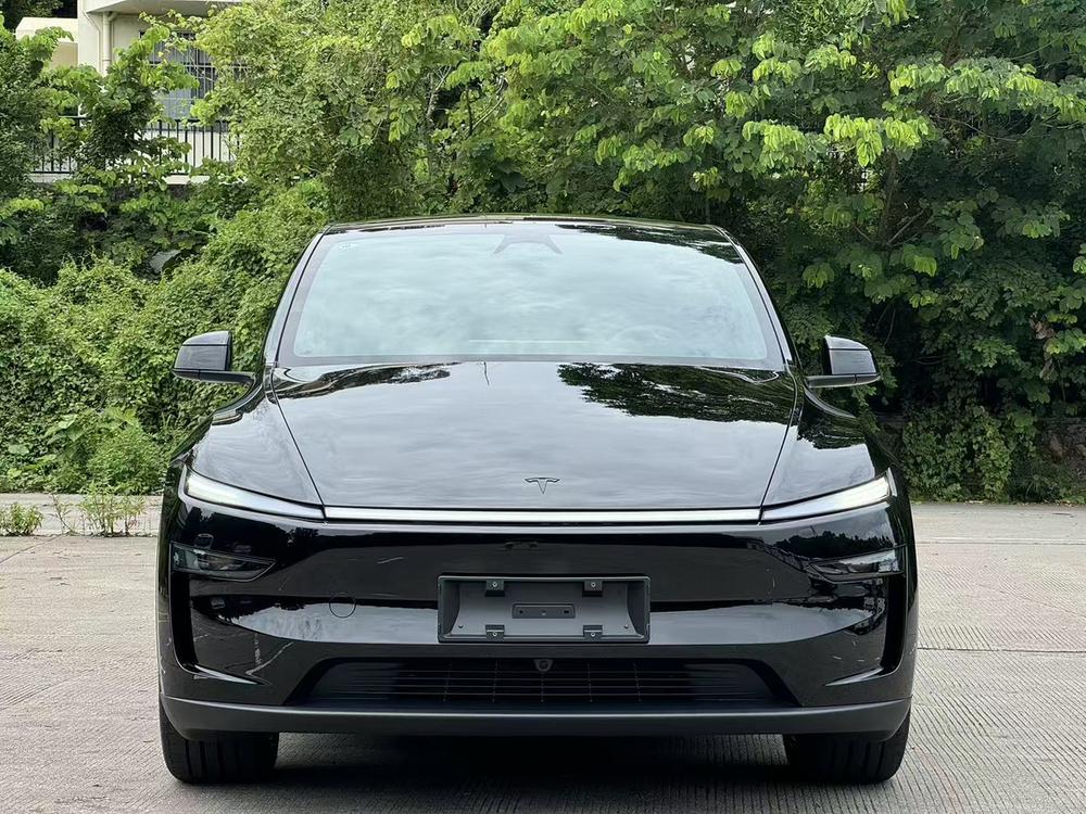 Tesla Model Y 2026 #2 Tesla Model Y 2026 car image #2