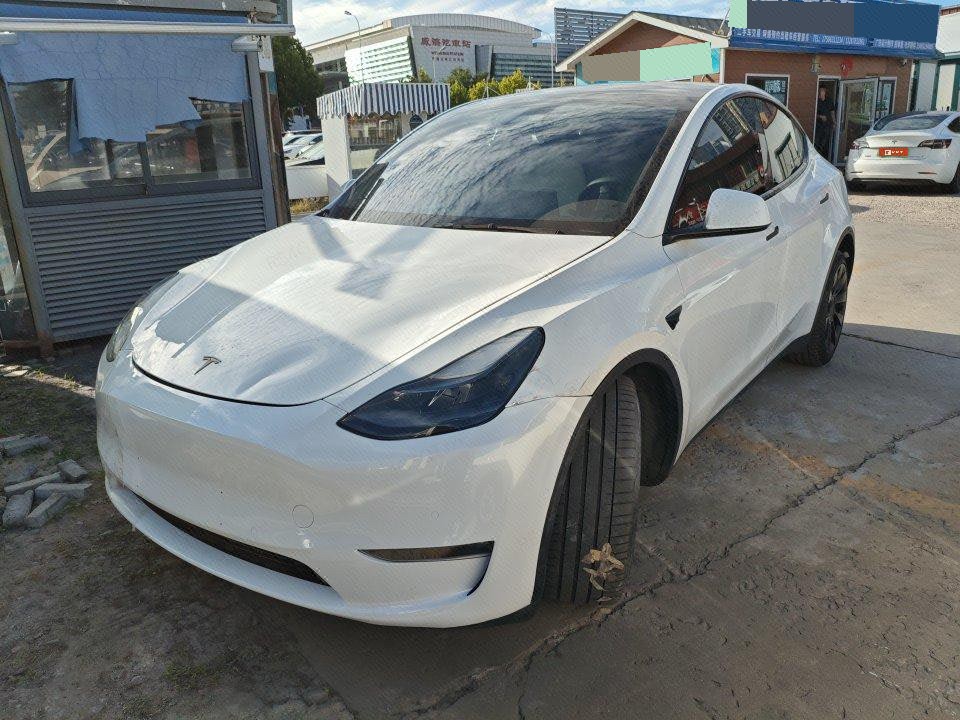 Tesla Model Y 2023 car image 