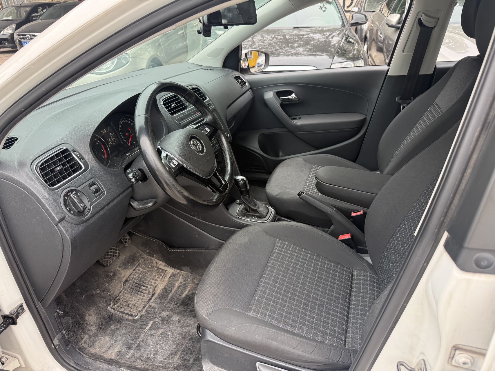 Volkswagen Polo 2015 #6 Volkswagen Polo 2015 car image #6