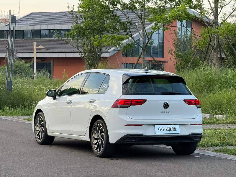 Volkswagen Golf 2021 car image #7