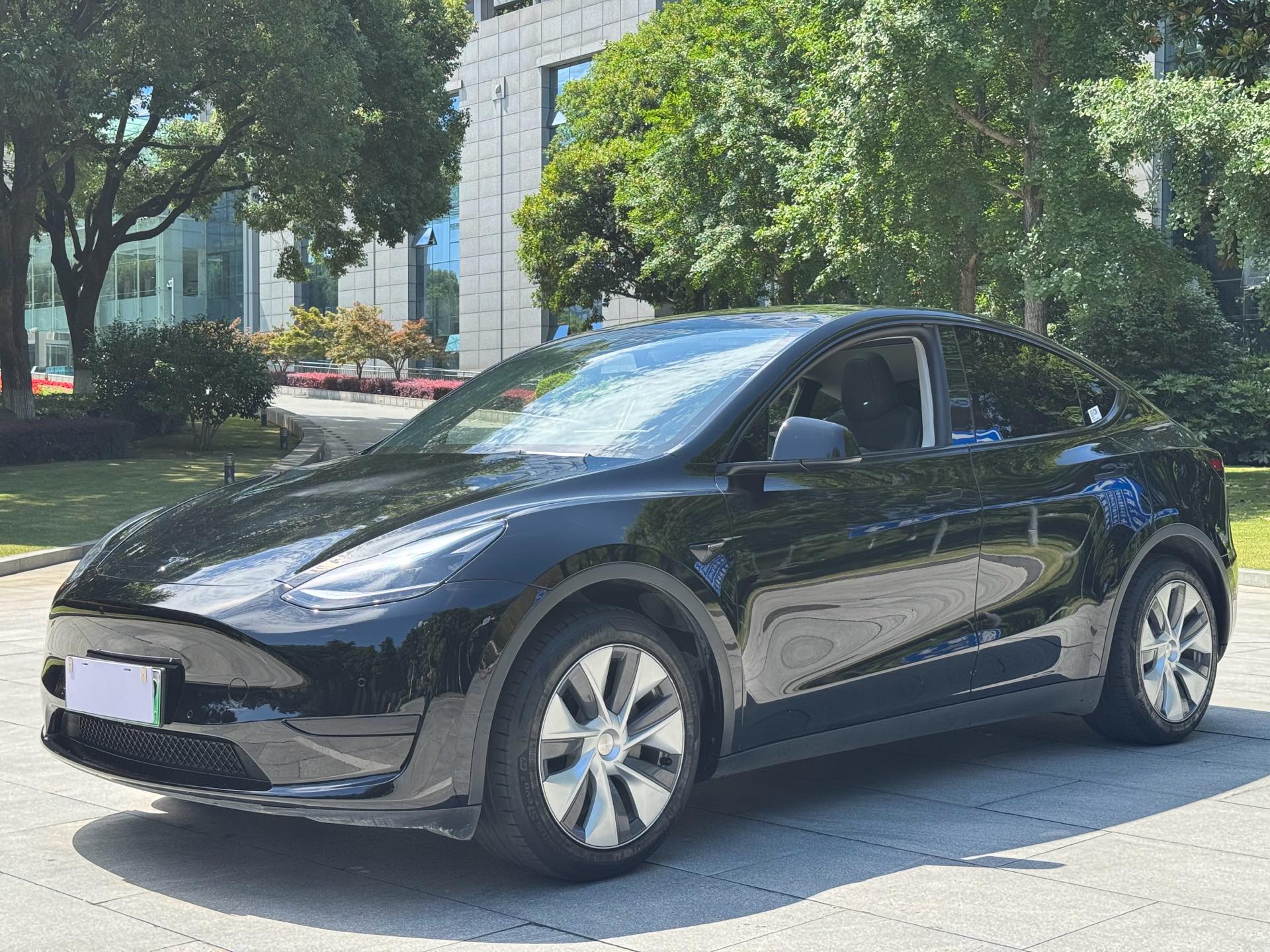 Tesla Model Y 2023 car image 