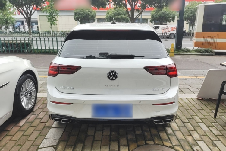 Volkswagen Golf 2023 car image #6