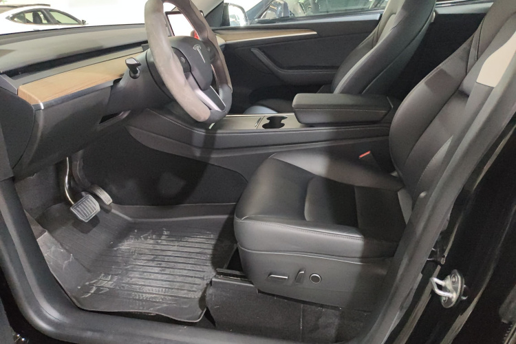 Tesla Model Y 2022 immagine di auto #15