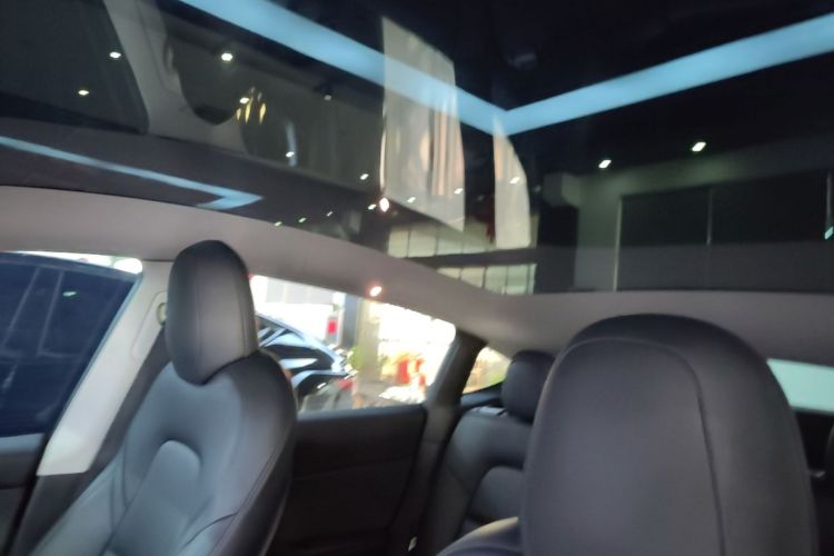 Tesla Model Y 2021 car image #18