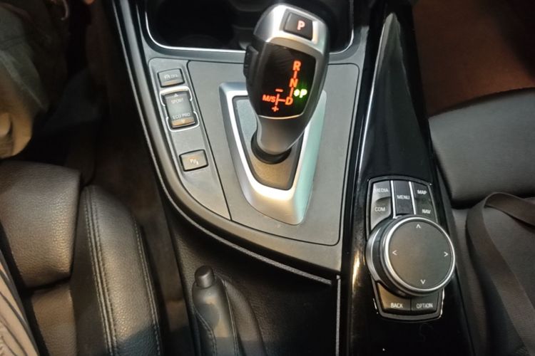 BMW 3 Series GT 2019 imagem de carro #14