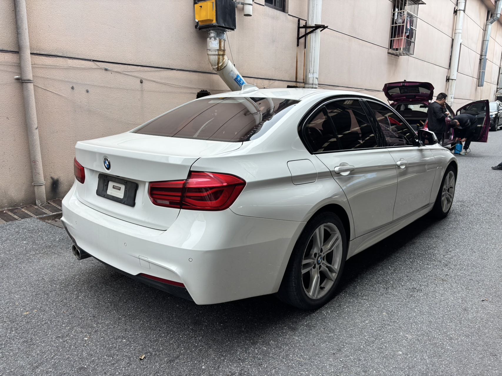 BMW 3 Series 2018 #8 BMW 3 Series 2018 car image #8