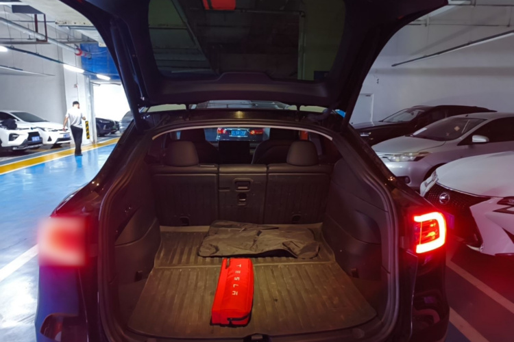 Tesla Model Y 2023 car image #18