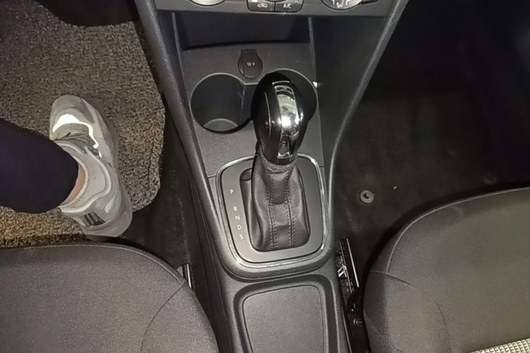 Volkswagen Polo 2017 car image #18