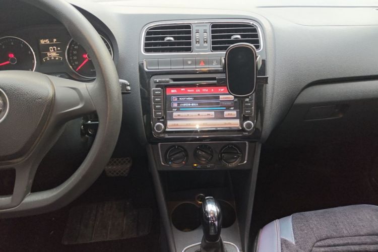 Volkswagen Polo 2015 #13 Volkswagen Polo 2015 car image #13